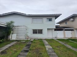 Locação em Loteamento Villa Branca - Jacareí